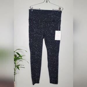S.O.I Collection NWT Black Patterned Women's Activewear Leggings Size Large